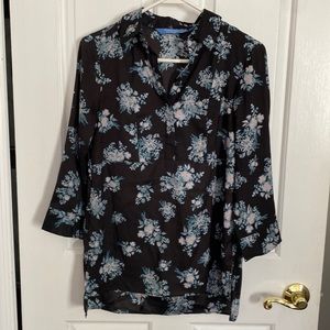 Gorgeous Vera Wang Top Size XS. Feels like Silk! Like New!